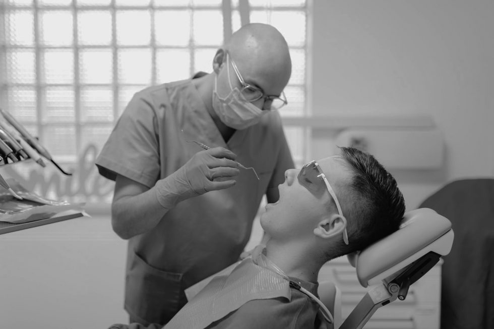 Taking Oral Health Seriously: 12 Signs You Must Not Ignore and Reach Out to your Dentist